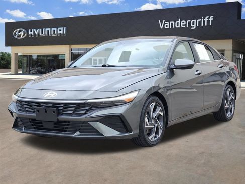 Used 2025 Hyundai Elantra SEL FWD image 2