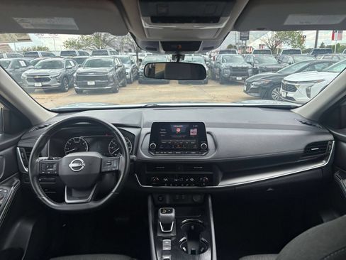 Used 2025 Nissan Rogue SV FWD image 34