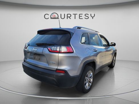 Used 2021 Jeep Cherokee Latitude Plus FWD image 3