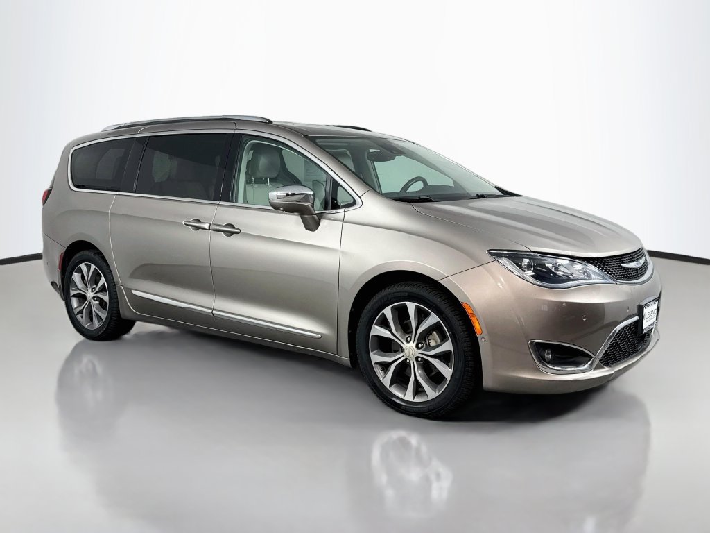 Used 2017 Chrysler Pacifica Limited FWD image 4