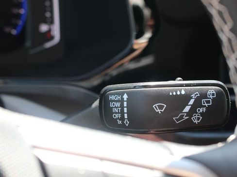 Used 2022 Volkswagen Taos SEL image 25