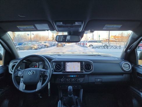 Used 2020 Toyota Tacoma TRD Off-Road image 25