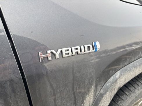 Used 2021 Toyota RAV4 XLE Premium image 10