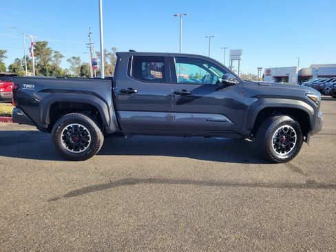 Used 2026 Toyota Tacoma TRD Off-Road w/ TRD Off Road Premium Package AWD/4WD image 3
