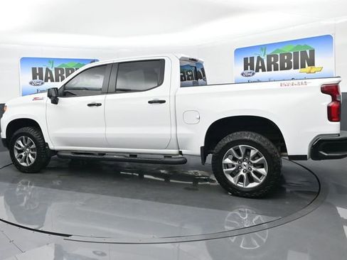 Used 2024 Chevrolet Silverado 1500 LT Trail Boss w/ LT Trail Boss Premium Package AWD/4WD image 3