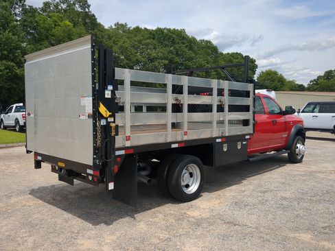 Used 2022 RAM 5500 Tradesman w/ Chrome Appearance Group RWD image 3