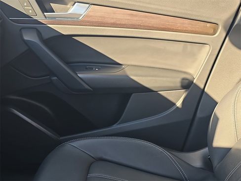 Used 2022 Audi Q5 2.0T Premium w/ Convenience Package image 23