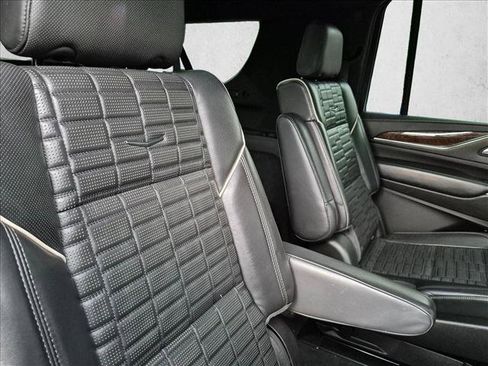 Used 2021 Cadillac Escalade ESV Premium Luxury Platinum w/ Heavy-Duty Trailer Package AWD/4WD image 16