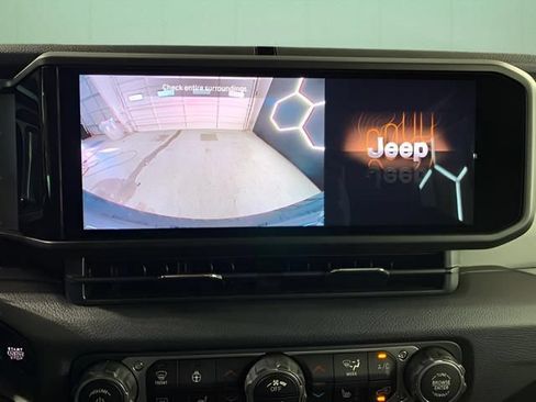 Used 2025 Jeep Wrangler Unlimited Sport AWD/4WD image 32