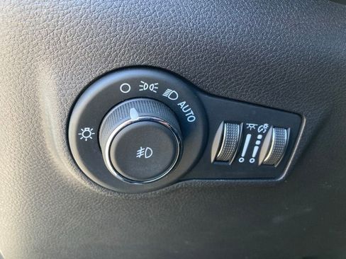 Used 2025 Jeep Compass Trailhawk image 13