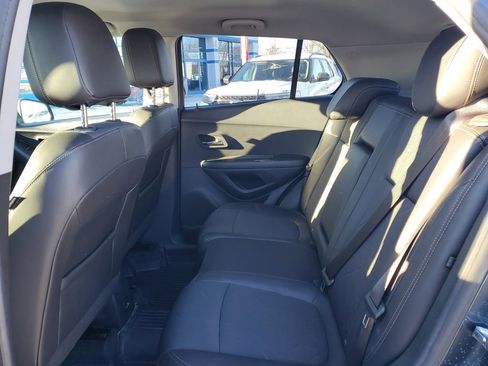 Used 2022 Chevrolet Trax LT w/ LT Convenience Package image 25