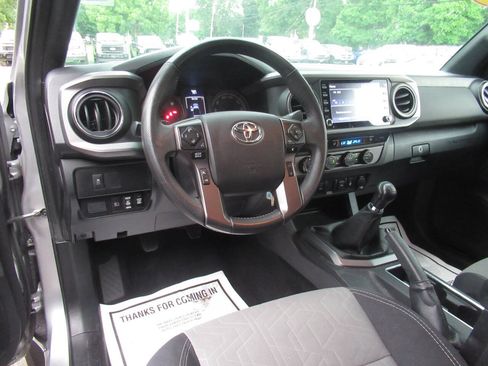 Used 2021 Toyota Tacoma TRD Sport w/ TRD Premium Sport Package AWD/4WD image 17