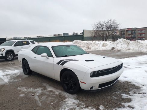 Used 2018 Dodge Challenger SXT image 4