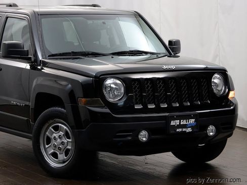 Used 2017 Jeep Patriot Sport FWD image 2