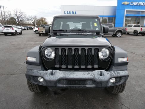 Used 2019 Jeep Wrangler Unlimited Sport image 9
