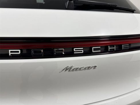 Certified 2023 Porsche Macan image 19