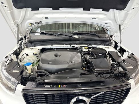 Used 2021 Volvo XC40 T5 R-Design w/ Climate Package image 31