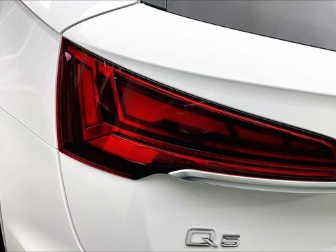 Used 2021 Audi Q5 Premium Plus w/ Premium Plus Package image 27