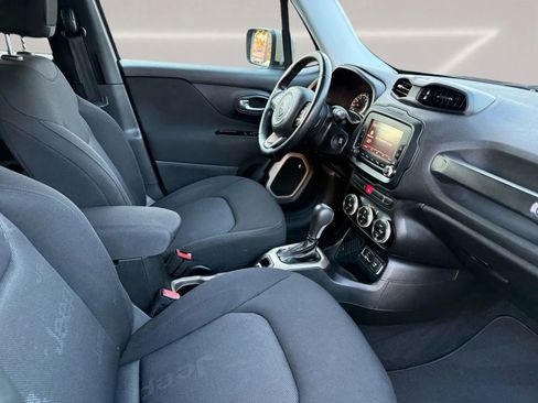 Used 2016 Jeep Renegade Latitude image 10