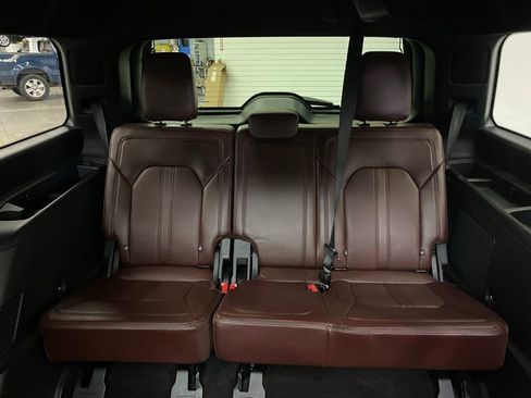 Used 2022 Ford Expedition Limited image 17