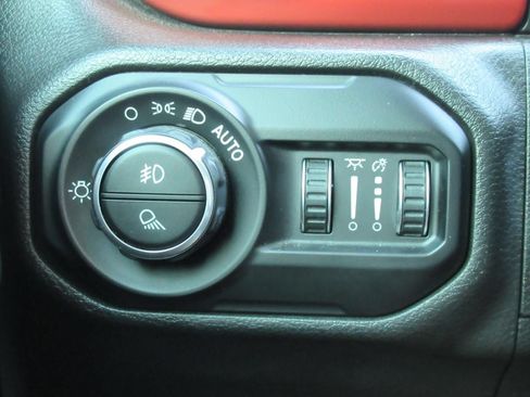 Used 2021 Jeep Gladiator Rubicon AWD/4WD image 25