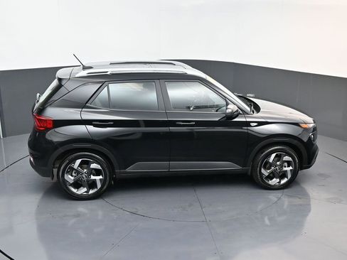 Certified 2025 Hyundai Venue SEL image 17