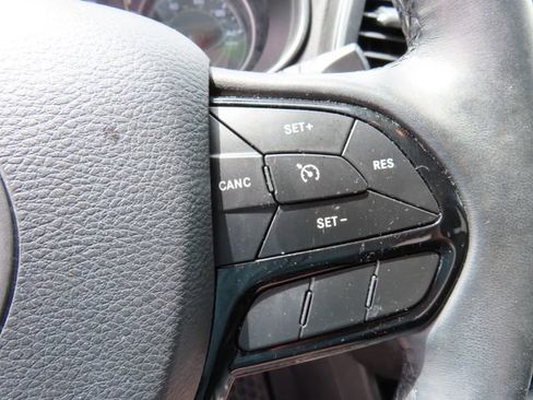 Used 2019 Jeep Cherokee Latitude Plus AWD/4WD image 23