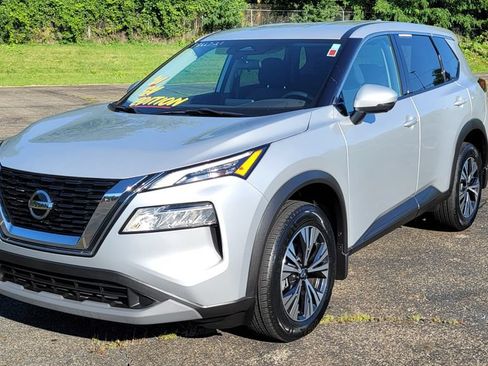 Used 2021 Nissan Rogue SV FWD image 3