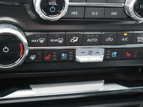 Used 2024 Ford F450 Platinum w/ FX4 Off-Road Package image 6