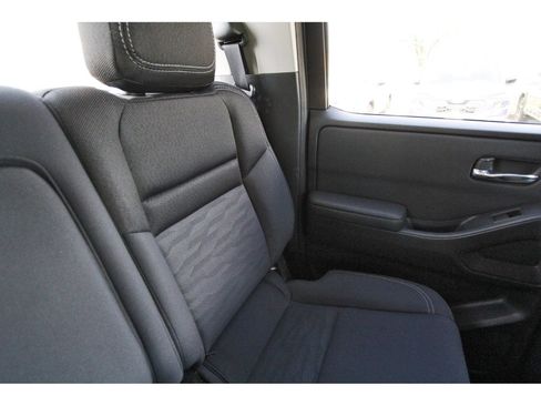 Used 2023 Nissan Frontier SV w/ Technology Package RWD image 12