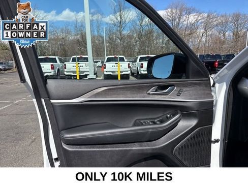 Used 2025 Jeep Grand Cherokee Limited image 36