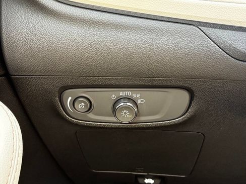 Used 2025 Buick Encore GX Avenir w/ Avenir Technology Package AWD/4WD image 13