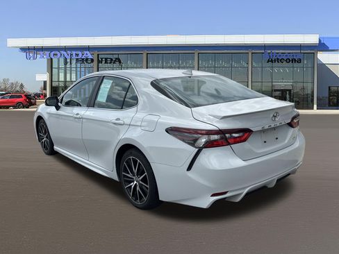 Used 2024 Toyota Camry SE FWD image 3