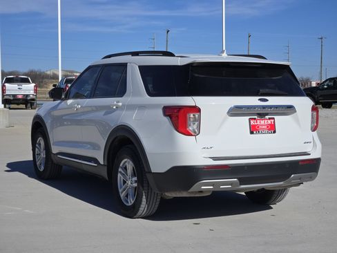 Used 2022 Ford Explorer XLT w/ Equipment Group 202A image 5