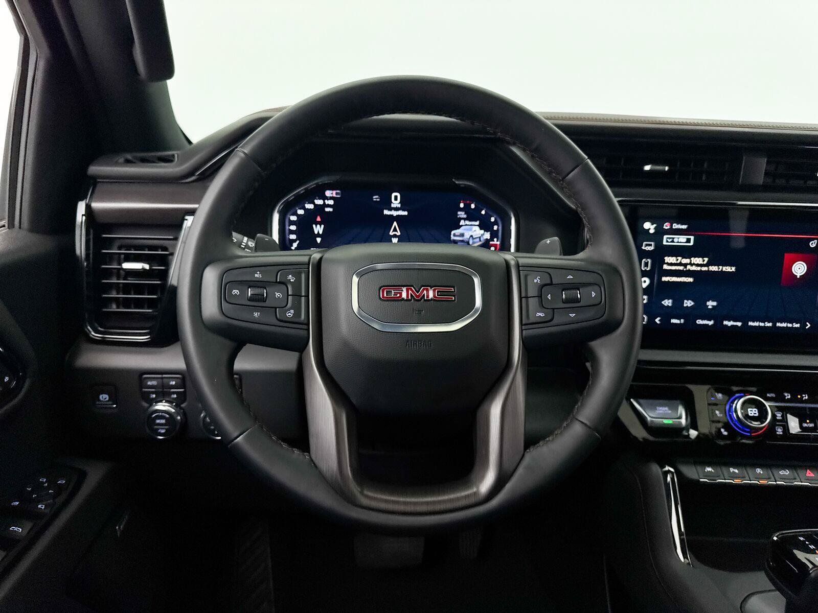 Used 2025 GMC Sierra 1500 AT4 w/ Technology Package AWD/4WD image 4