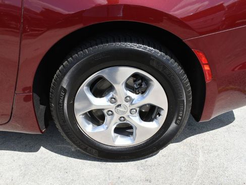 Used 2018 Chrysler Pacifica Touring-L FWD image 35