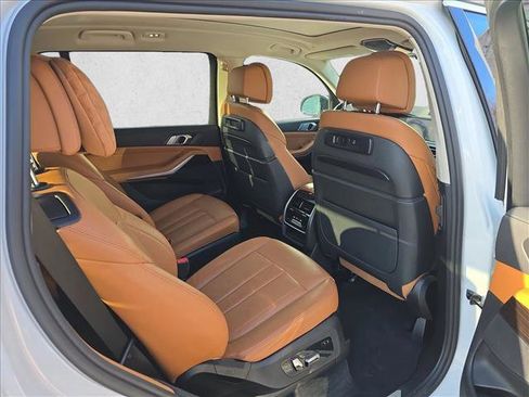Used 2020 BMW X7 xDrive40i w/ Cold Weather Package image 11