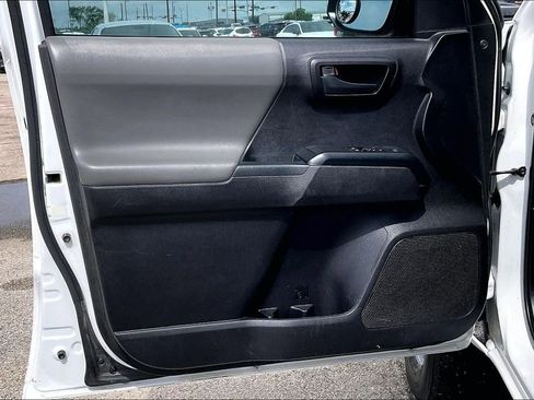 Used 2021 Toyota Tacoma SR RWD image 15