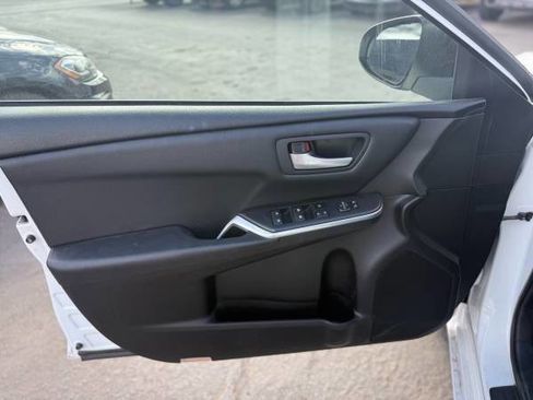 Used 2016 Toyota Camry SE image 9
