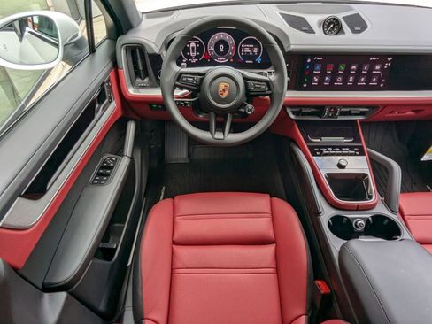 Certified 2025 Porsche Cayenne Coupe image 15