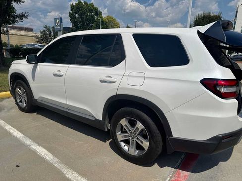 Used 2025 Honda Pilot EX-L image 4