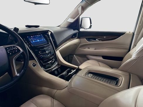 Used 2019 Cadillac Escalade ESV Luxury image 26
