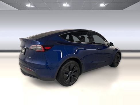 Used 2024 Tesla Model Y Long Range AWD/4WD image 9