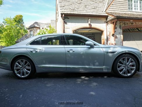 Used 2022 Bentley Flying Spur V8 image 9