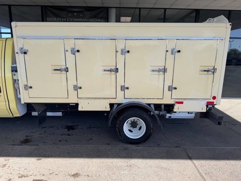 Used 2021 Ford E-450 and Econoline 450 Super Duty RWD image 3