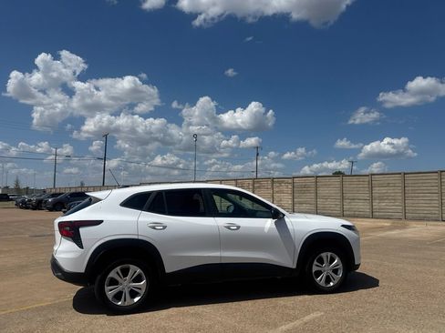 Used 2025 Chevrolet Trax LS FWD image 24
