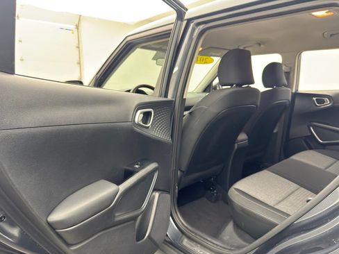 Used 2020 Kia Soul S FWD image 34