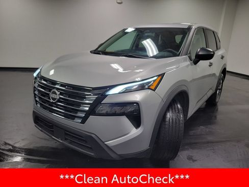 Used 2024 Nissan Rogue S FWD image 4
