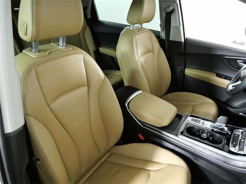 Used 2025 Audi Q7 3.0T Premium Plus image 12