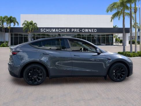 Used 2024 Tesla Model Y Long Range AWD/4WD image 8